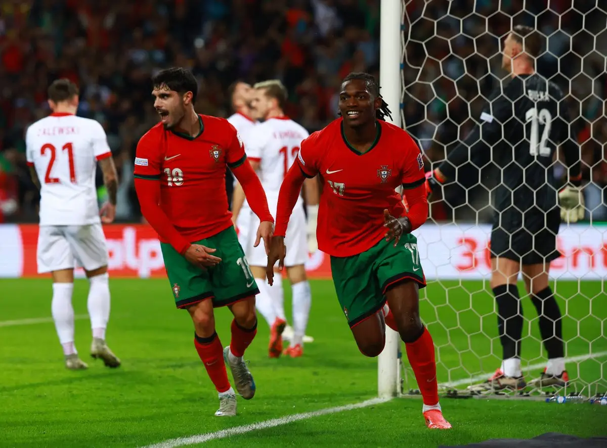Rafael Leão vs Pedro Neto: quem corre mais na Europa em 2025/26?