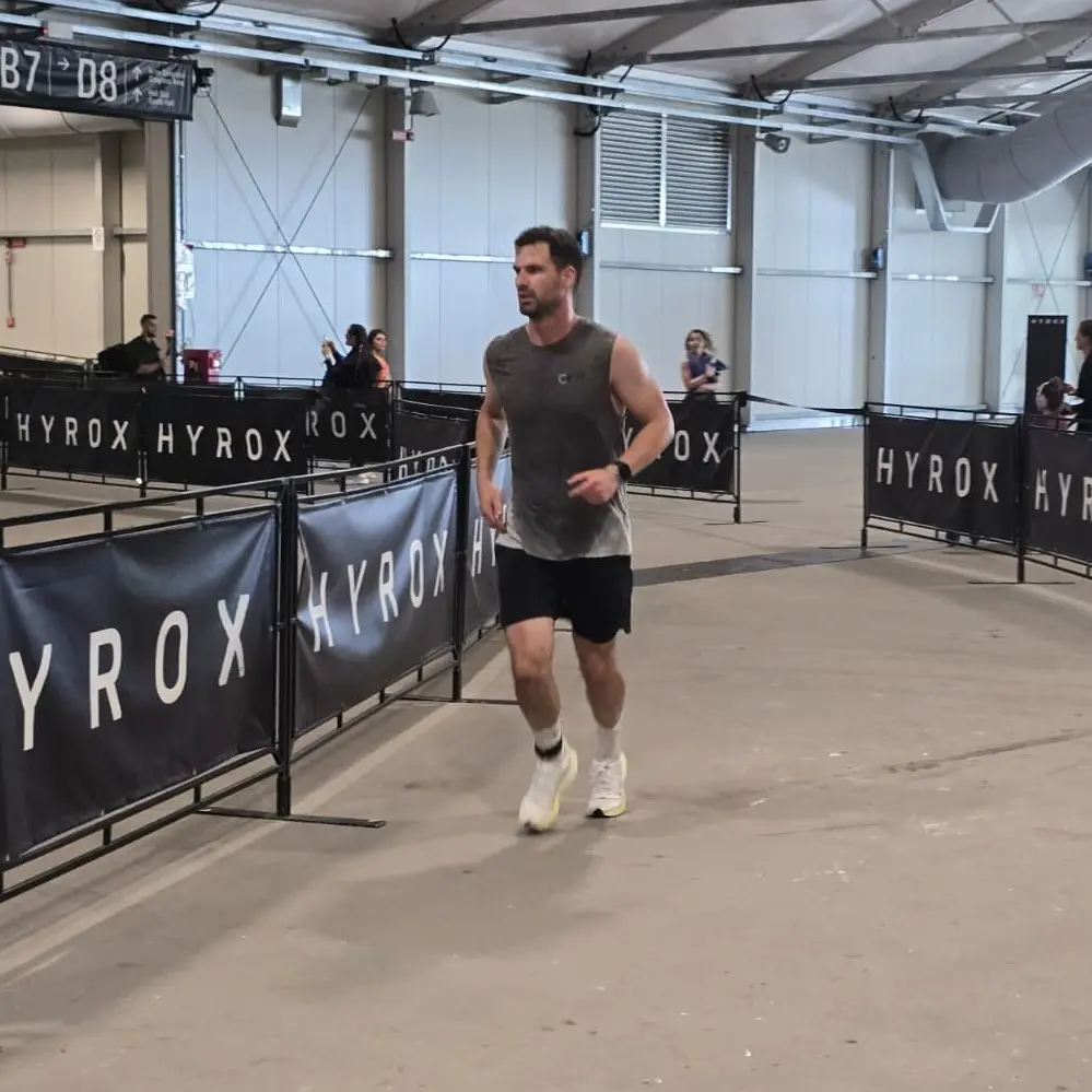 Autor durante a última corrida do Hyrox Rimini 2026